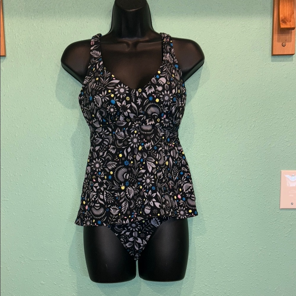Title-Nine Underwire Tankini bikini set. Size medium.